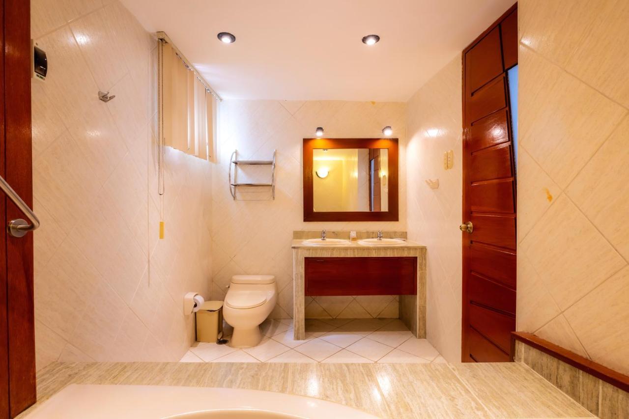 Hotel Country Trujillo Encalada Екстериор снимка