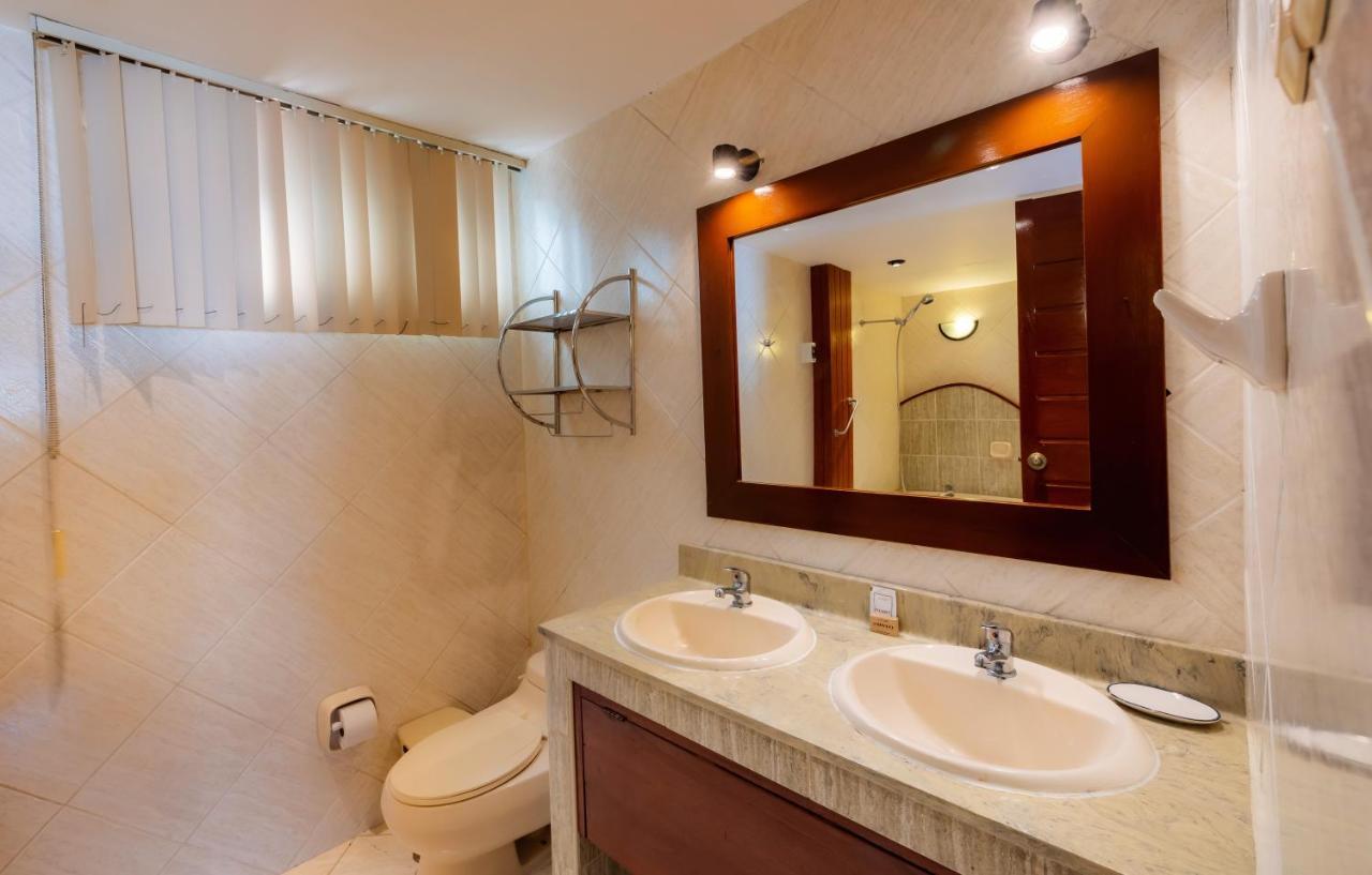Hotel Country Trujillo Encalada Екстериор снимка