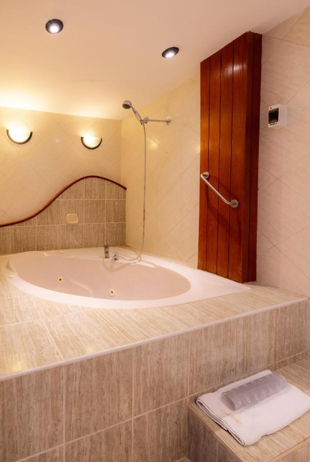 Hotel Country Trujillo Encalada Екстериор снимка