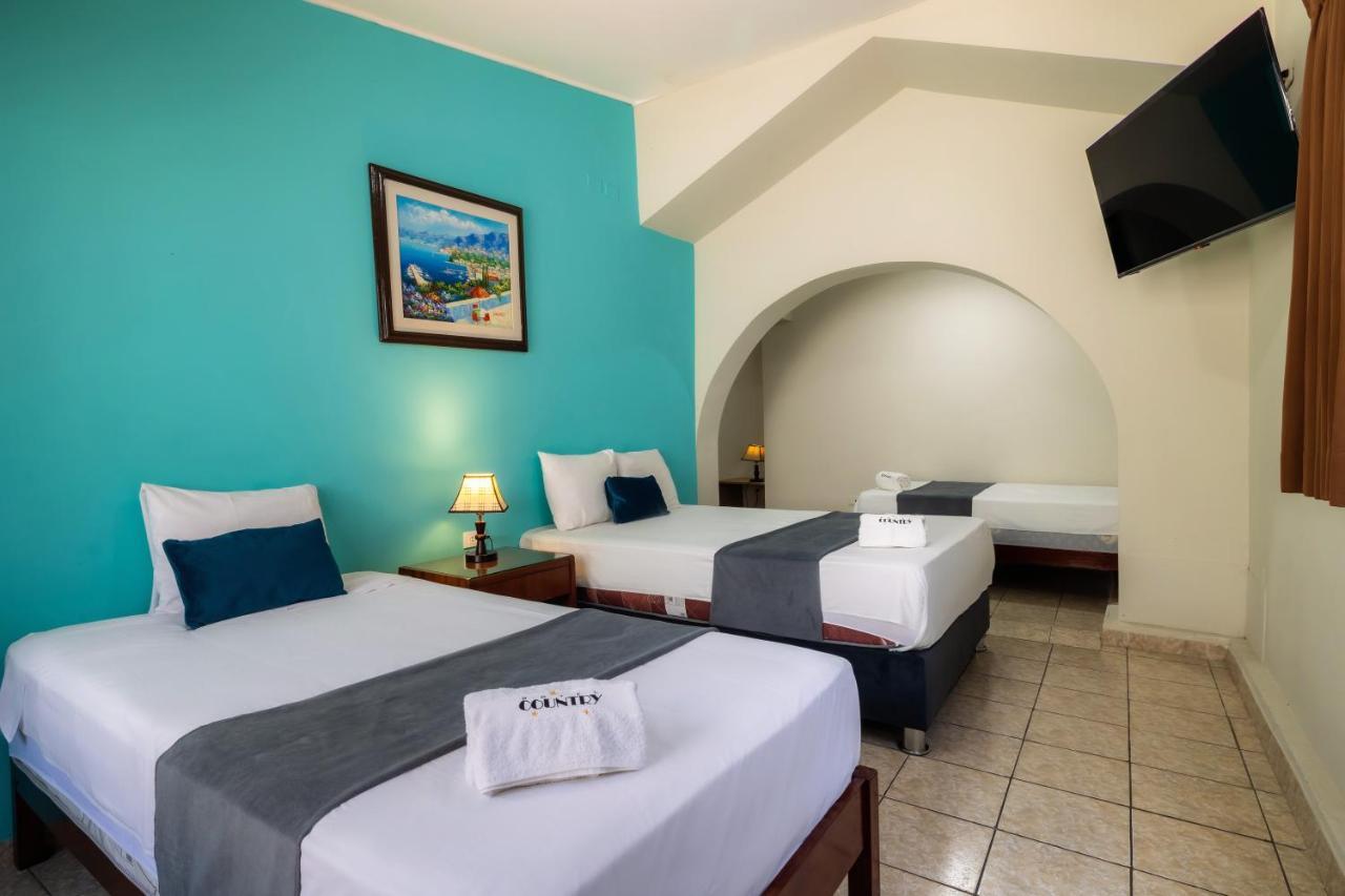 Hotel Country Trujillo Encalada Екстериор снимка