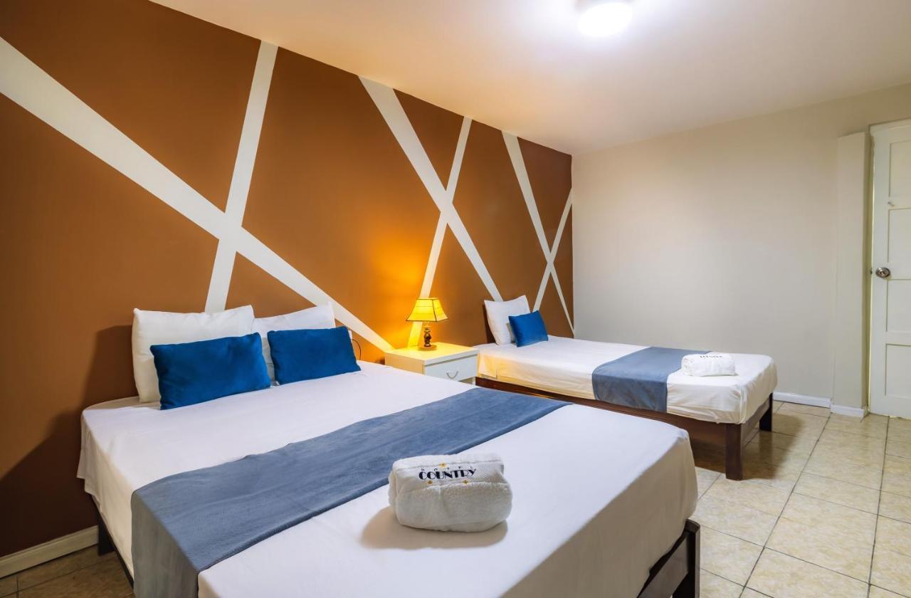 Hotel Country Trujillo Encalada Екстериор снимка