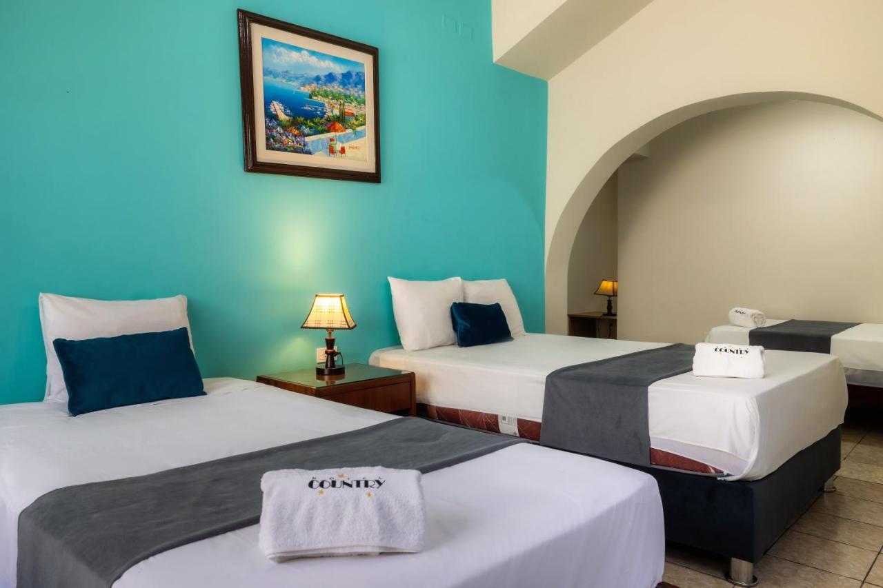 Hotel Country Trujillo Encalada Екстериор снимка