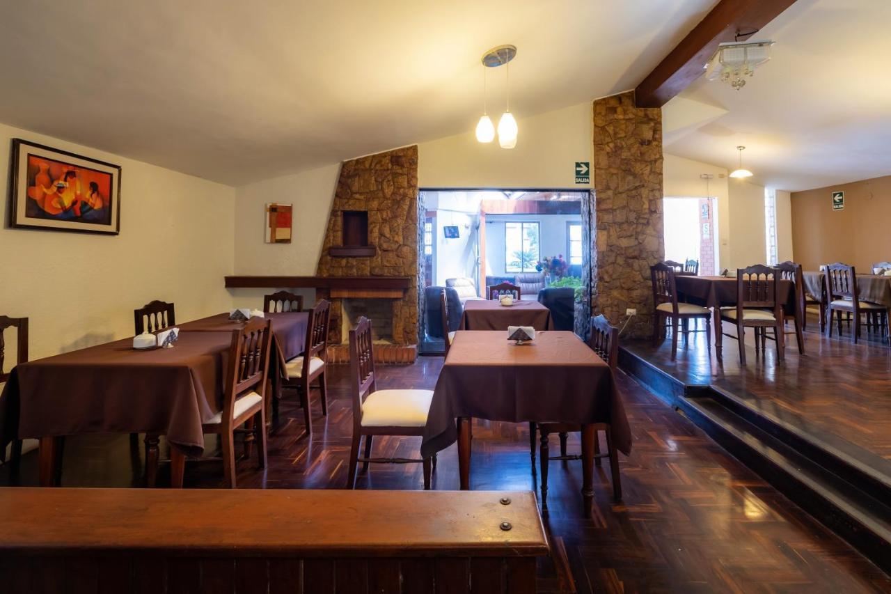 Hotel Country Trujillo Encalada Екстериор снимка