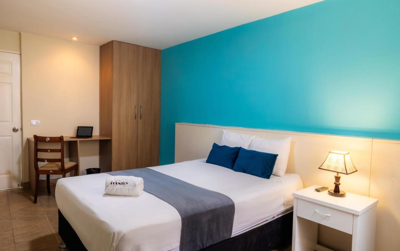 Hotel Country Trujillo Encalada Екстериор снимка