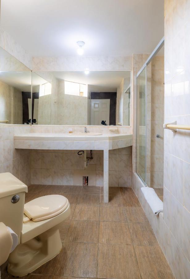 Hotel Country Trujillo Encalada Екстериор снимка