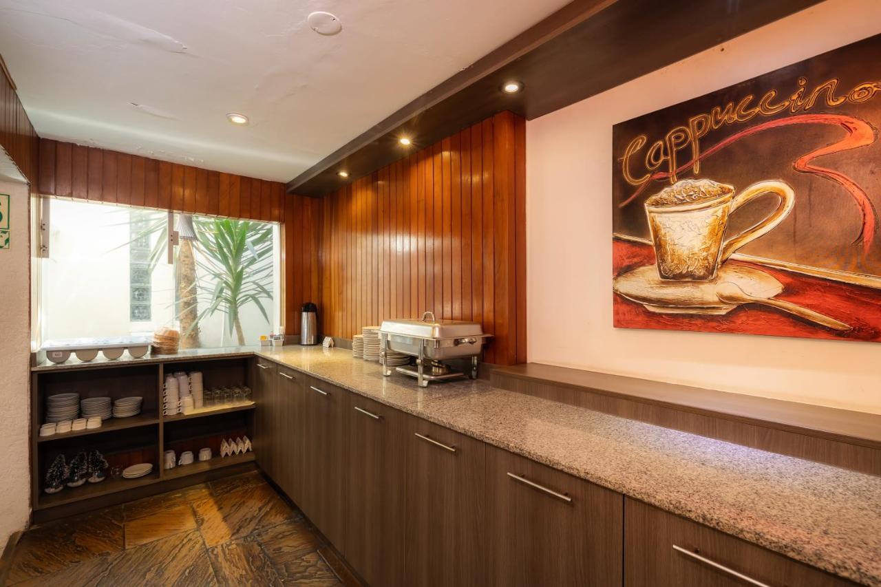 Hotel Country Trujillo Encalada Екстериор снимка