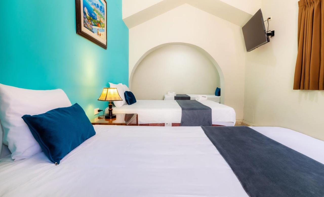 Hotel Country Trujillo Encalada Екстериор снимка
