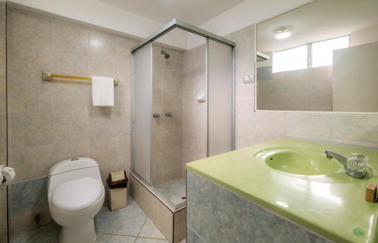 Hotel Country Trujillo Encalada Екстериор снимка