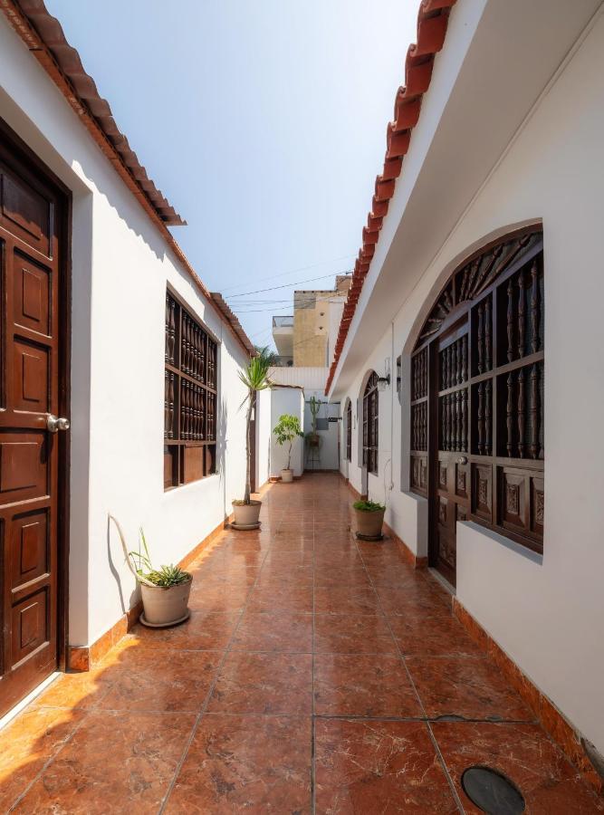 Hotel Country Trujillo Encalada Екстериор снимка