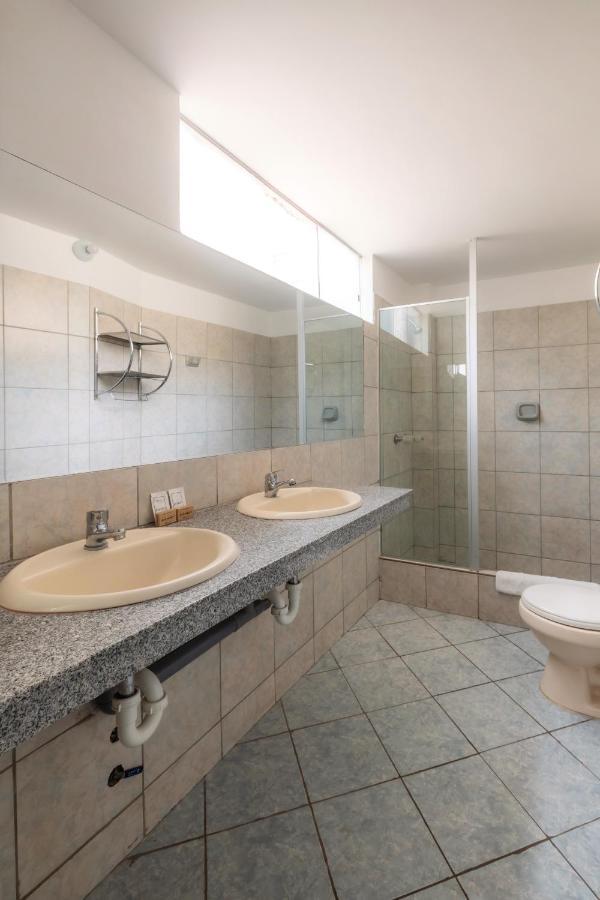 Hotel Country Trujillo Encalada Екстериор снимка