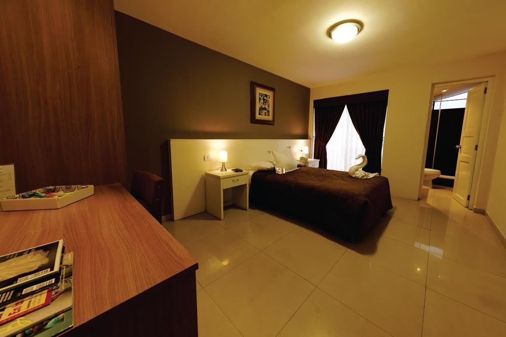 Hotel Country Trujillo Encalada Екстериор снимка