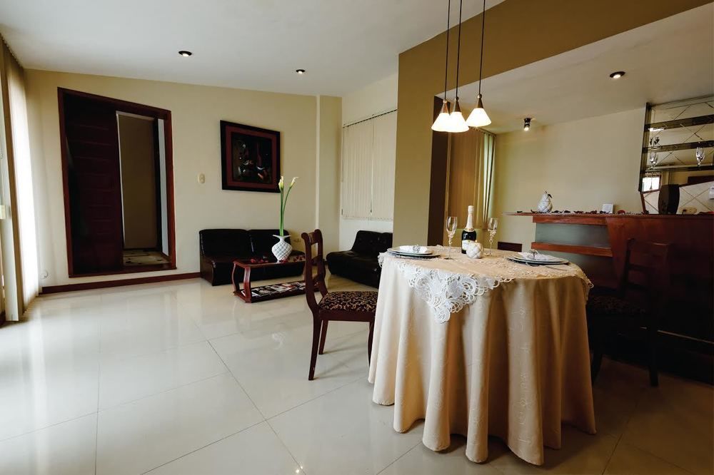 Hotel Country Trujillo Encalada Екстериор снимка