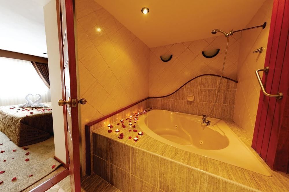 Hotel Country Trujillo Encalada Екстериор снимка