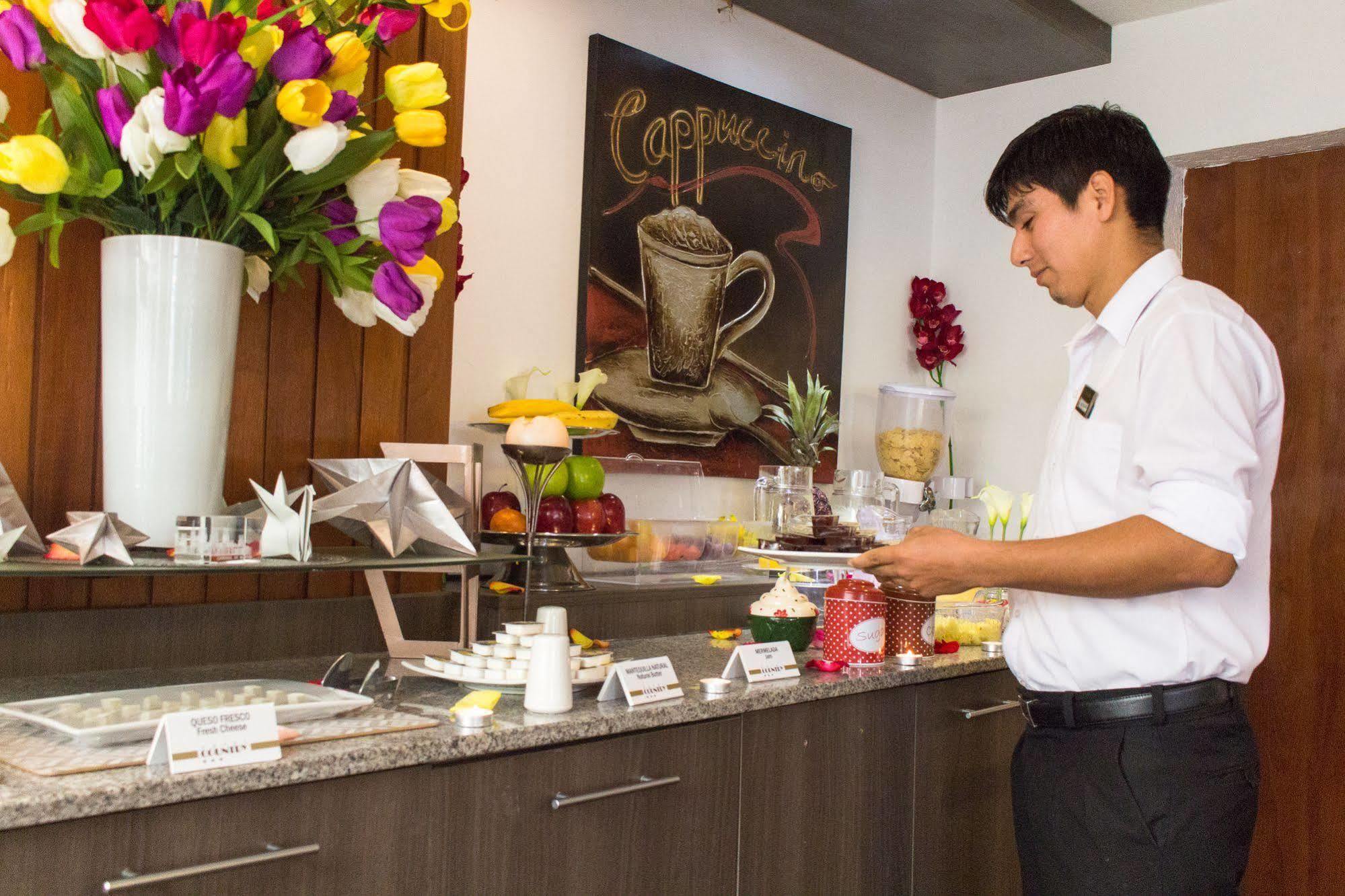 Hotel Country Trujillo Encalada Екстериор снимка